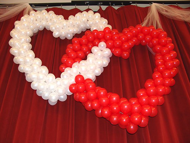 intertwinded-balloon-hearts