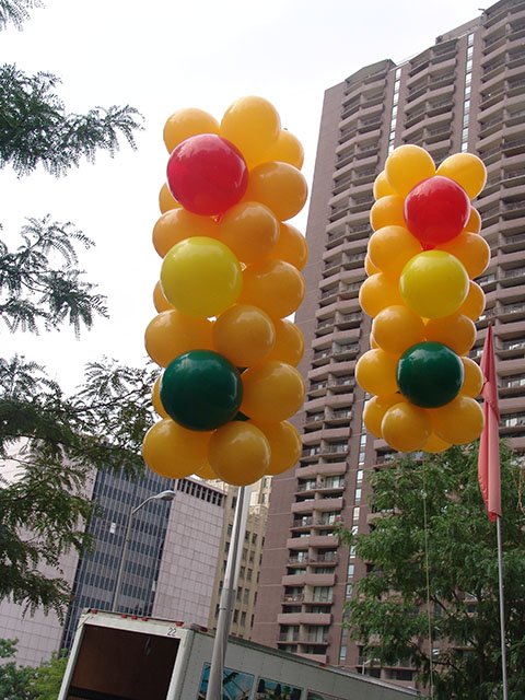 traffic-light-balloons-in-denver-2