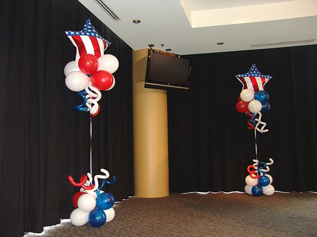 red-white-blue-fun-and-funky-balloon-columns