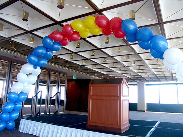unusual colorado themed balloon arch
